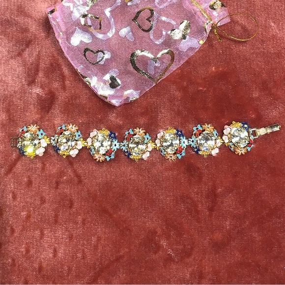 Multi-Colored Floral Bracelet - Picture 2 of 6